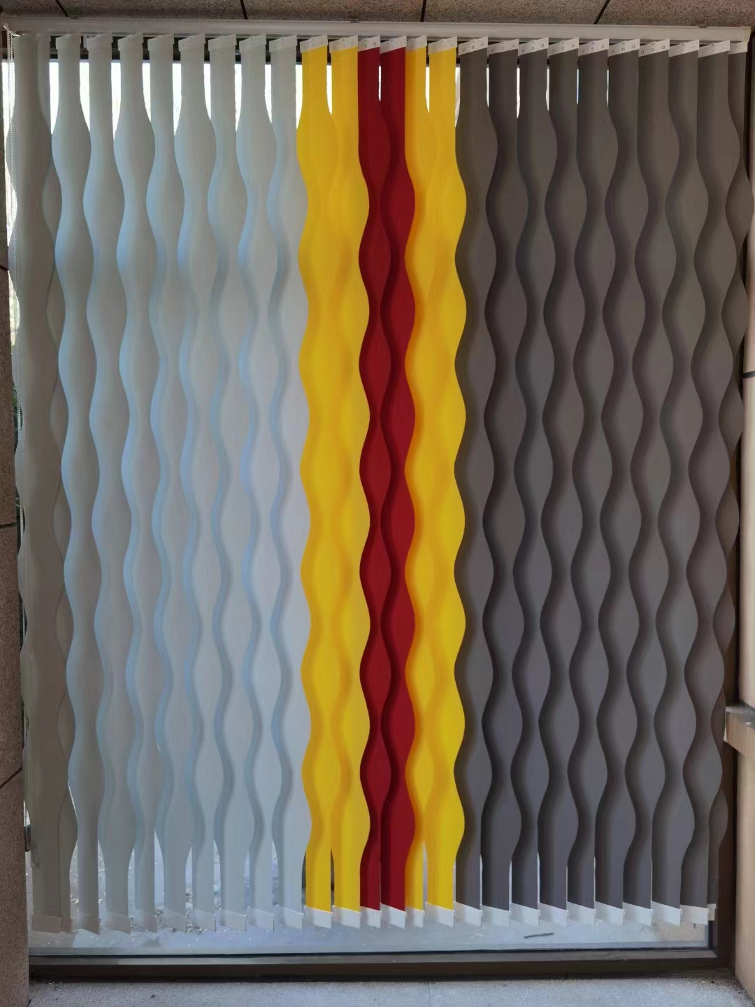 Unique Vertical Interior Roller Blinds Looks Like Ripple Blinds