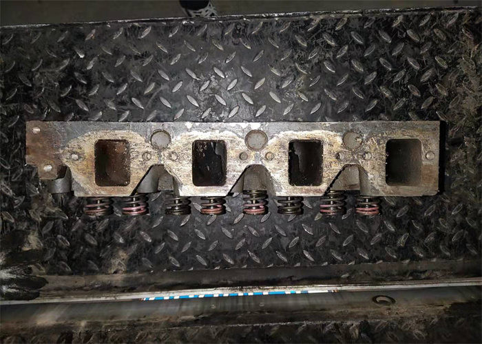 4D95-5 Diesel Used Engine Heads For Excavator PC130-8 With 4 Cylinders