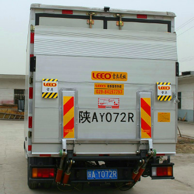 Cutomized Color Hydraulic Van Tail Lift Width 1800mm Auto Power DC12V For Lorry