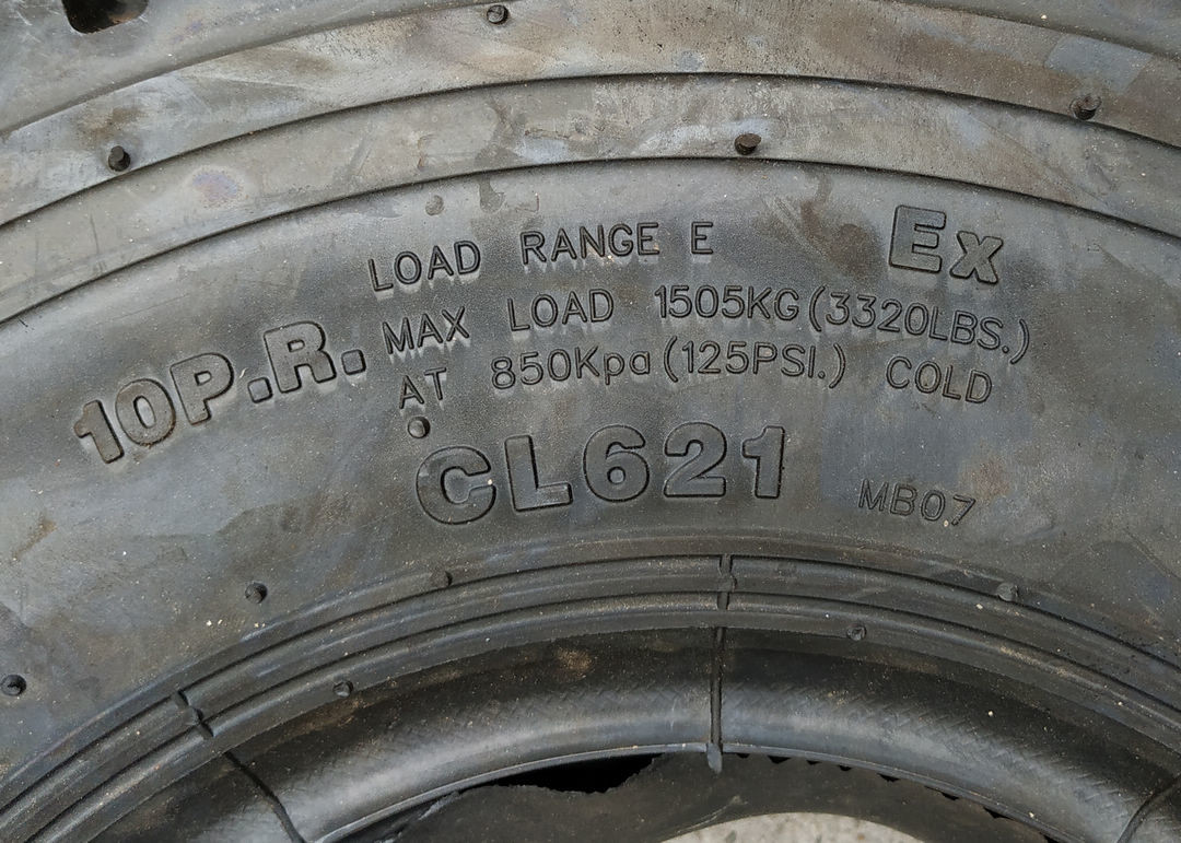 Durable 6.00-9NHS Pneumatic Forklift Tires , Solid Rubber Forklift Tires With Deep Tread