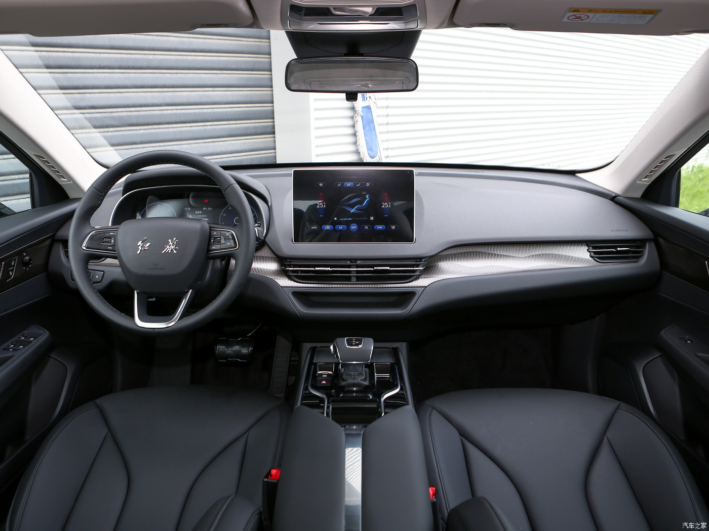 Hongqi E-QM5 Luxury EV Sedan Midsize For Online Ride Hailing
