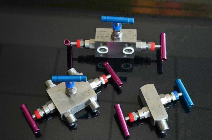 SS304 Pressure Transmitter Manifold High Pressure 3 5 Way 0