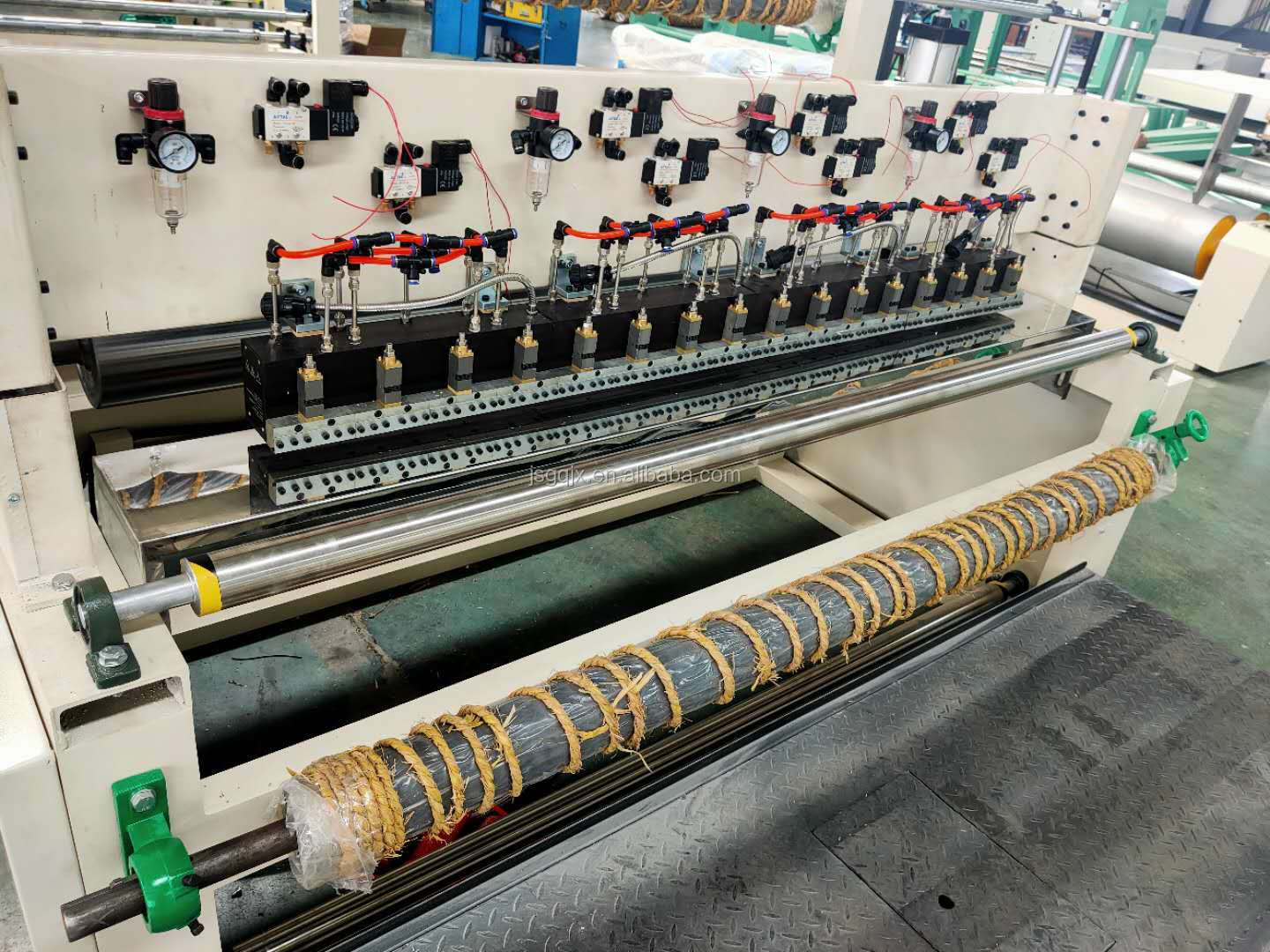 Hot Melt Spray Coating Laminating Machine Ideal for Sofa Cloth and Curtain Materials