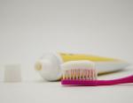 70g White Oral Care Daily Toothpaste Banana Flavor With Toothbrush