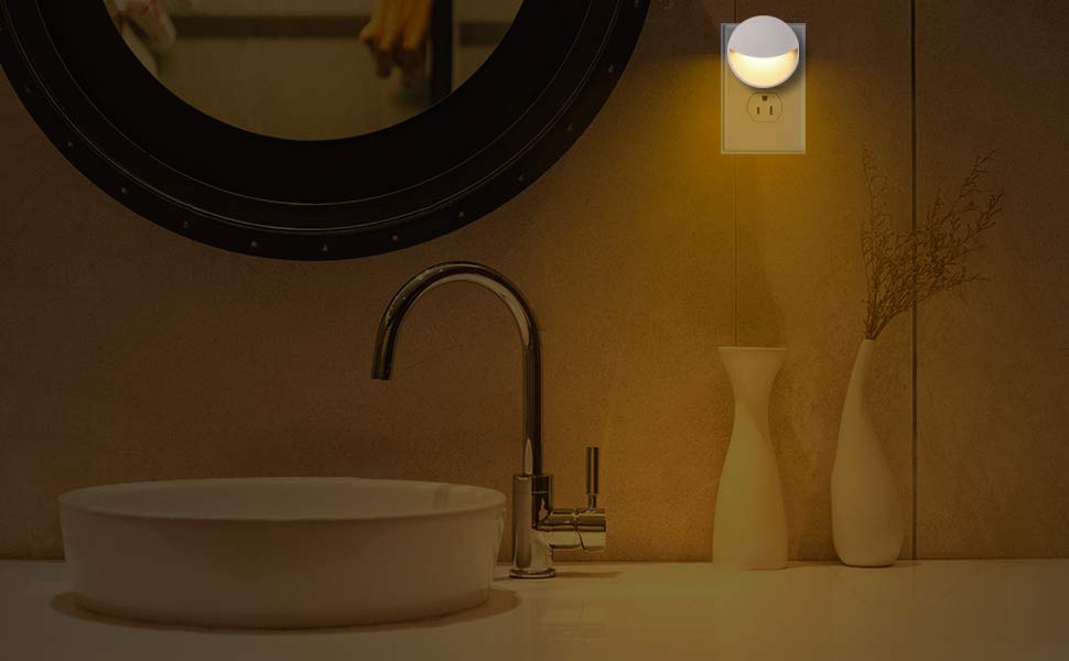 Plug-in LED Night Light Lamp Room with Auto Dusk to Dawn Sensor Electric 1-year EMC LVD