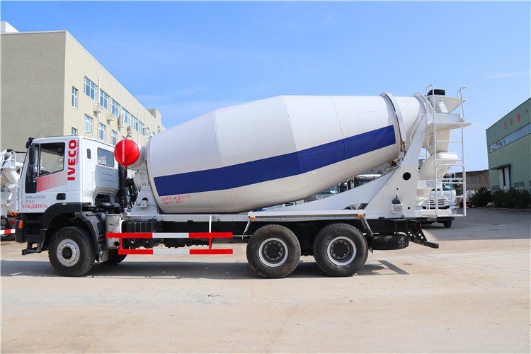 HOWO Concrete Mixing Truck Equipment High Speed 8m3/9m3/ 336hp Mix Truck