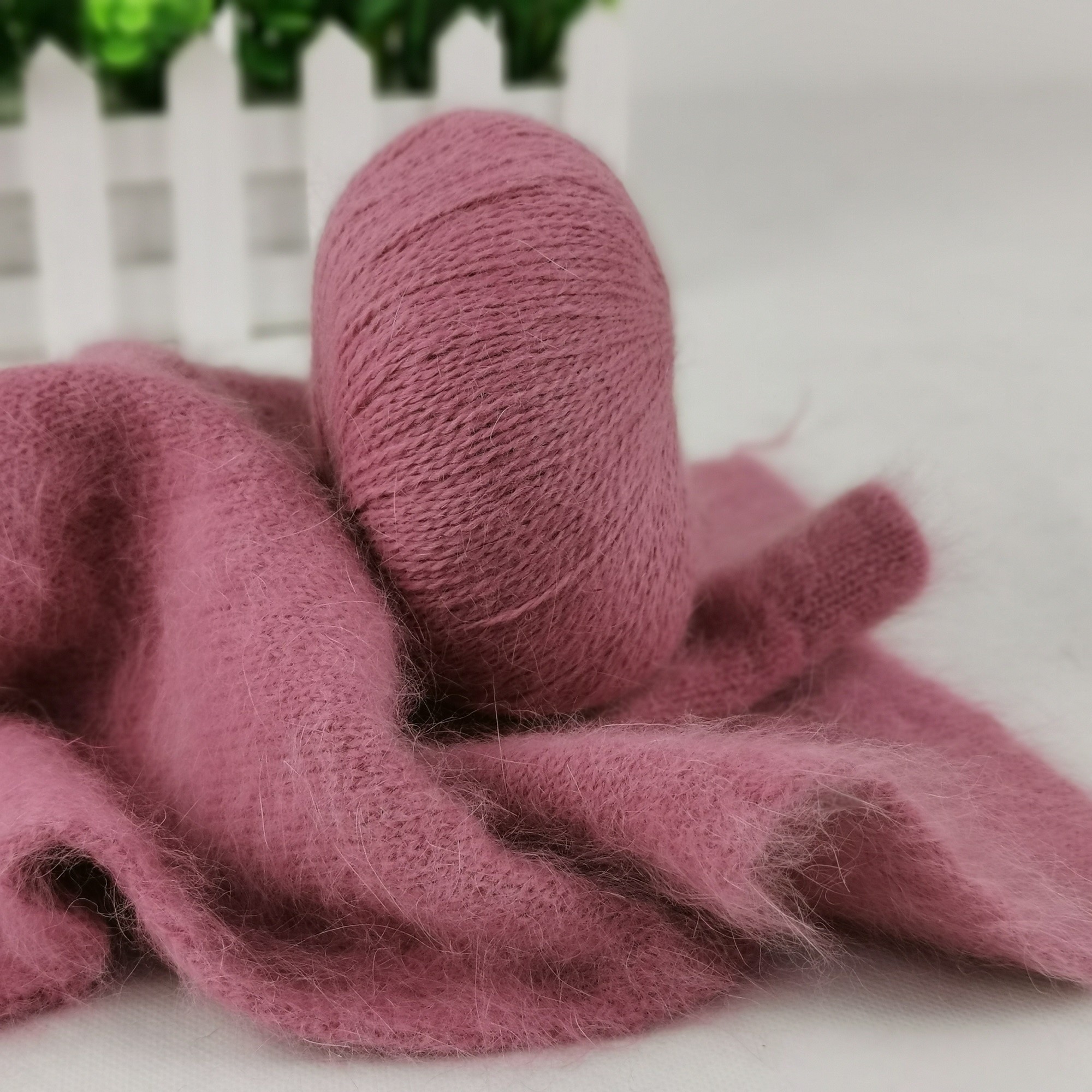 1/0.03NM 100% Polyester Fluffy Tube Giant Velvet Yarn Skin Friendly For Knitting Blanket Bag