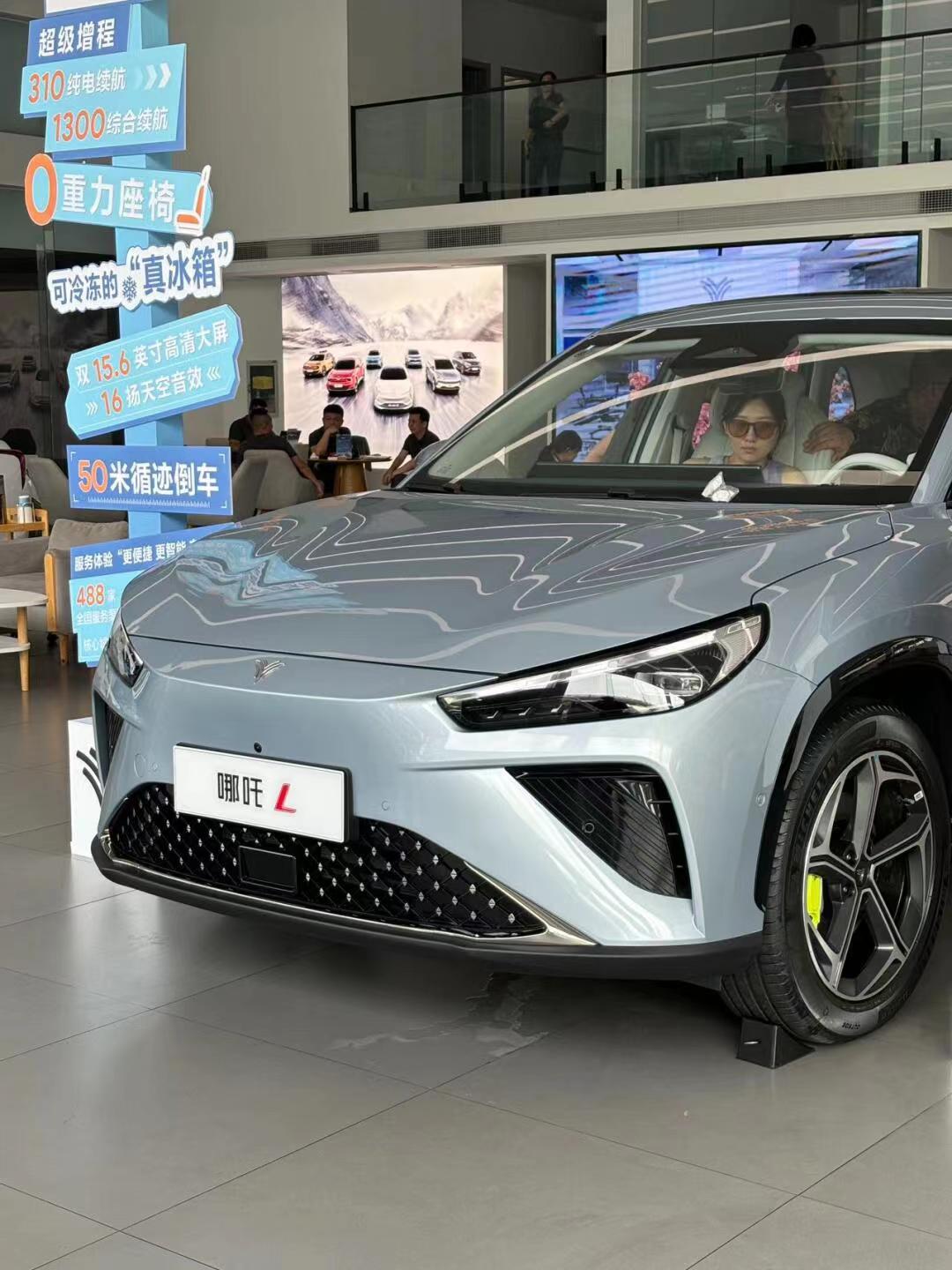 2024 Neta L High Speed Hybrid SUV Extended Range Electric Car 1300km Energy Type Red Cloth Luxury Energy Vehicles EV Car