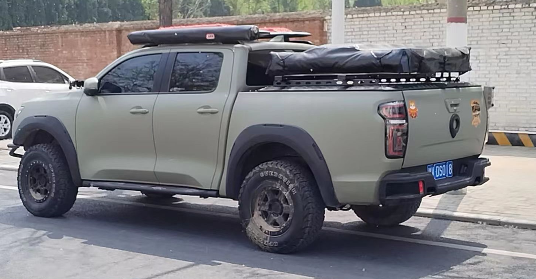 Roll Up Operation Hard Type Car Offroad Universal Aluminium Folding Truck Bed Cover