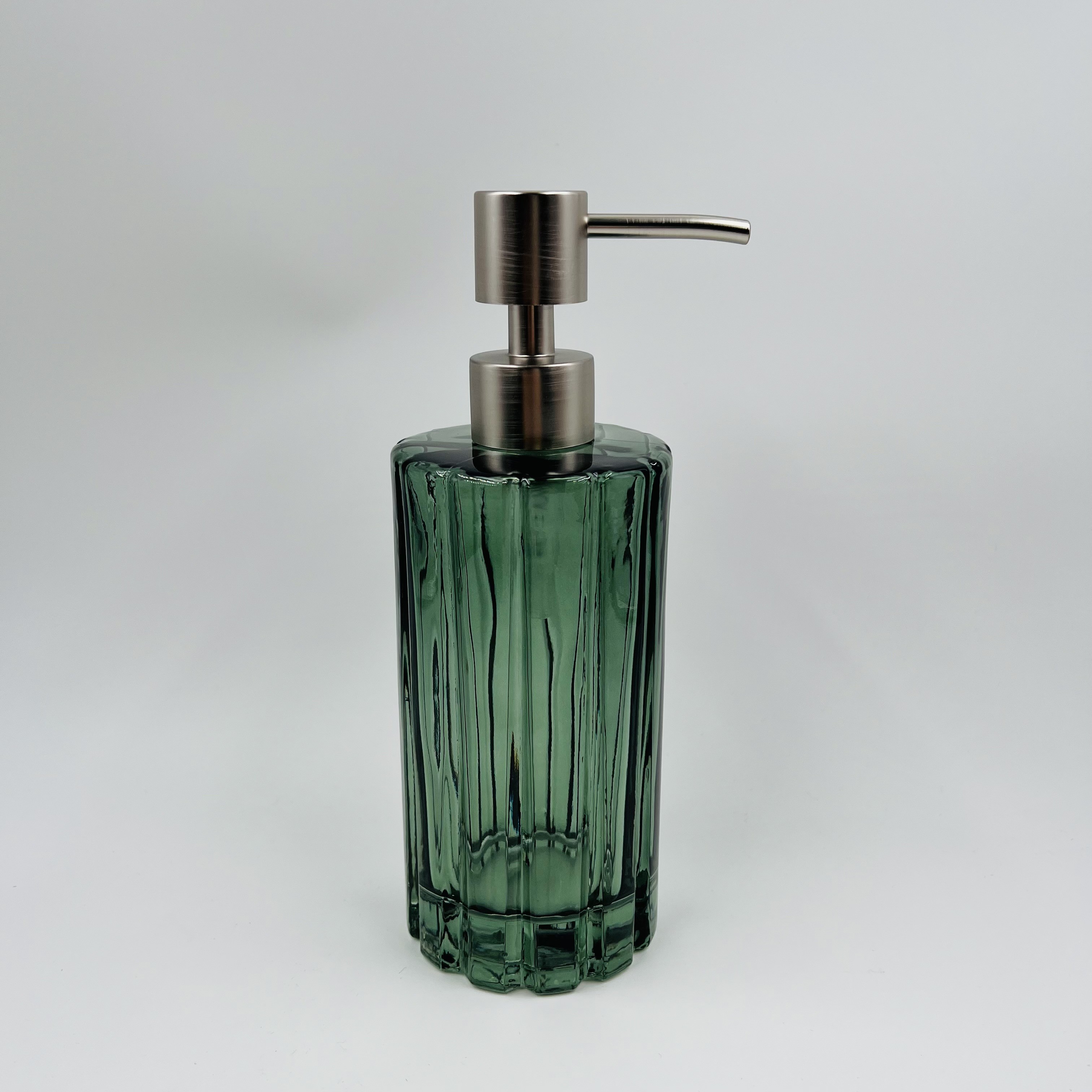 Ribbed Glass Bathroom Accessories 3pcs Set Green Color With Vertical Stripe Silver Mat Pump Head Parts