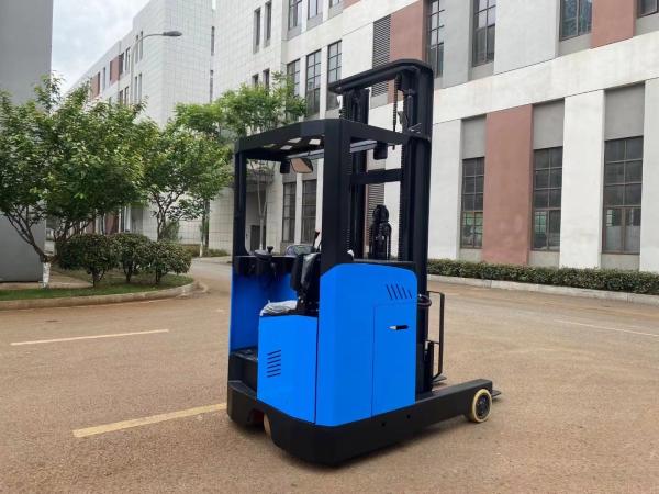 Electric Reach Truck Vehicle Move Forward Forklift Truck Carrying Capacity 2000