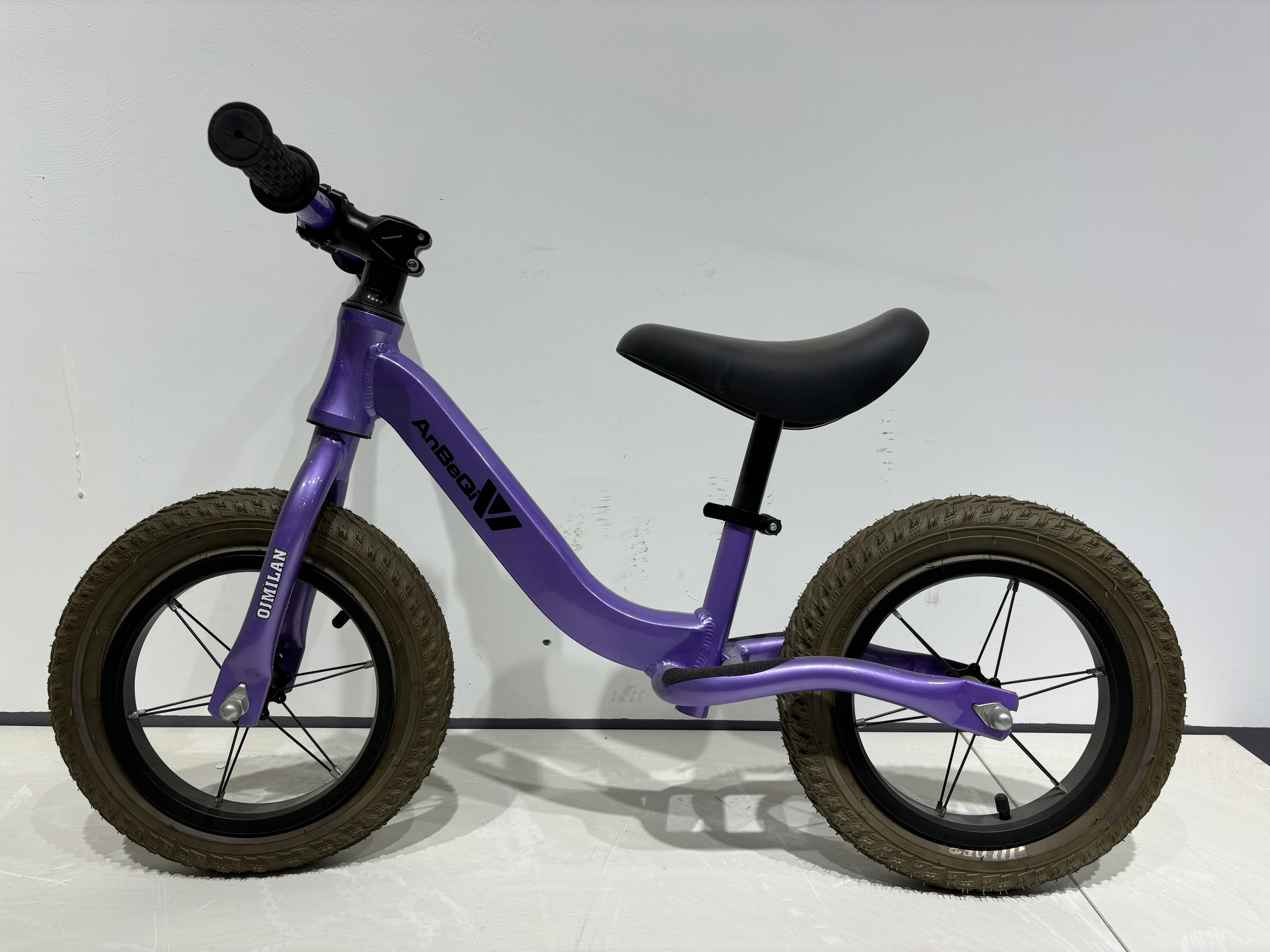 Customized Childrens Push Bike With Air-Filled Tires And Comfortable Saddle