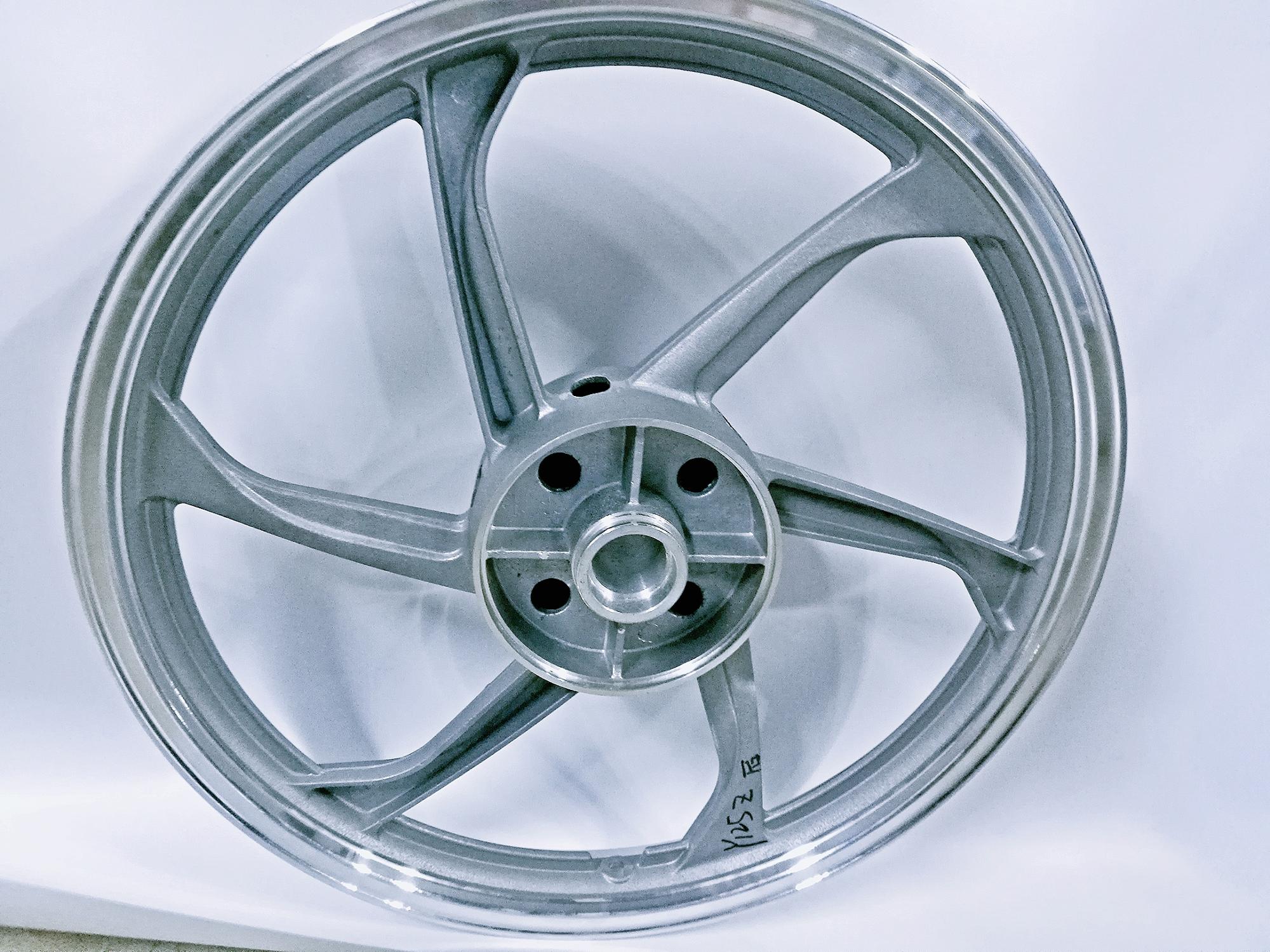 Aluminum Alloy Bajaj Three Wheeler Parts / 6 Holes Motorcycle Spoke Rim