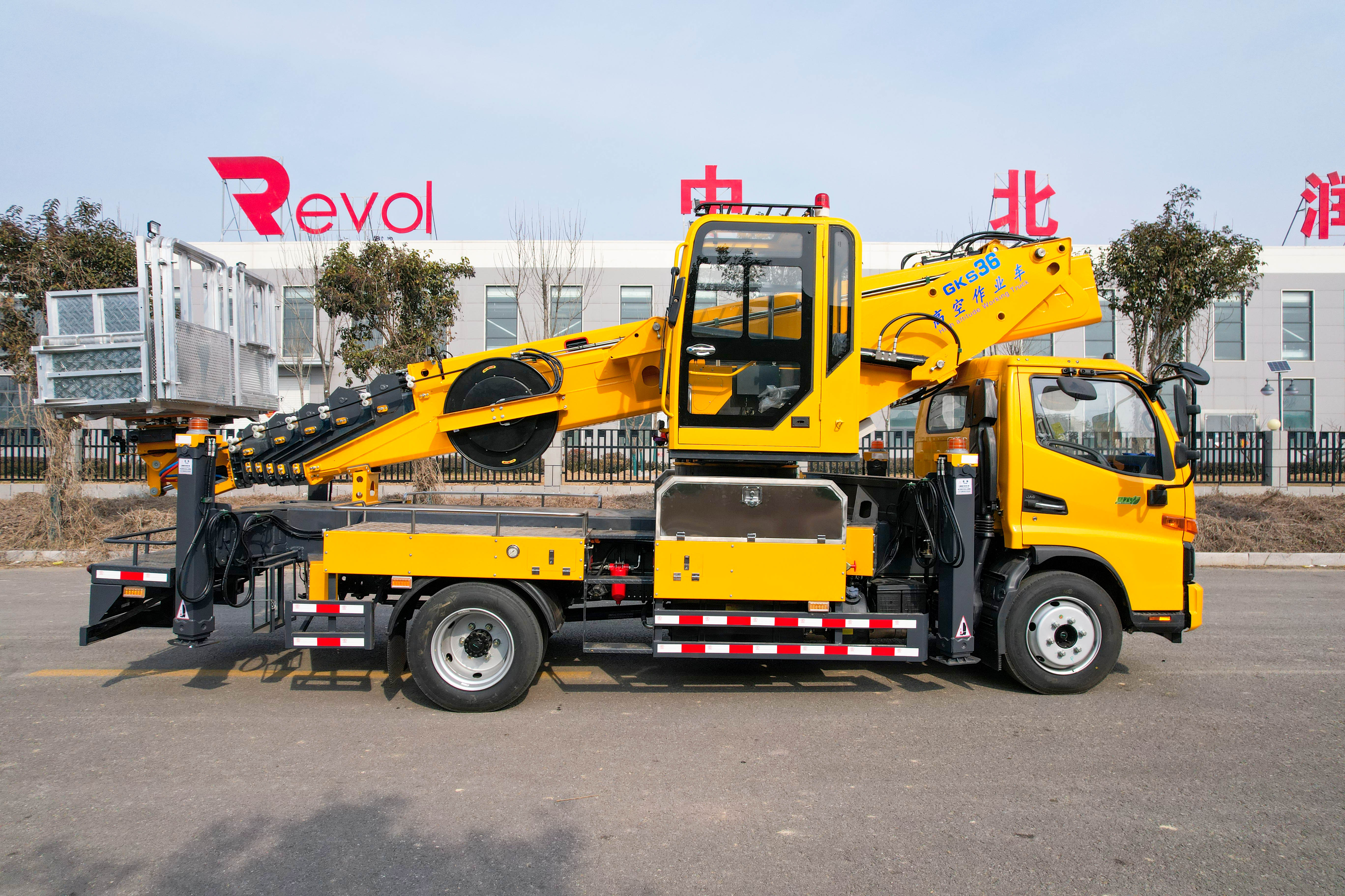 Hot Selling telescopic boom Lift 36m Aerial Working Platform Truck