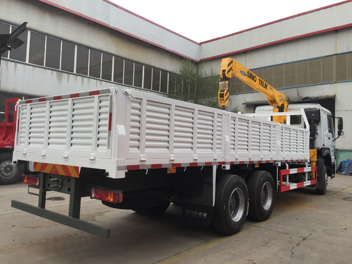 Small Truck Mounted Cranes 5-10 Tons HIAB , Knuckle Boom Crane Truck