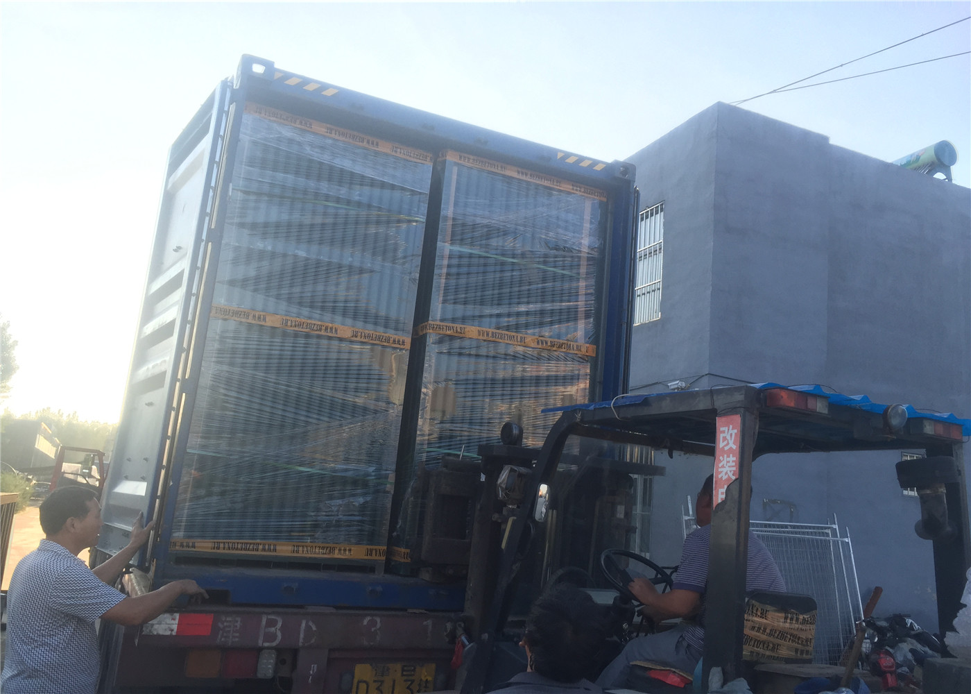 Standard Weld Wire Mesh Fence 2030mm x 2500mm ,Mesh Opening :50mm x 200mm V beams