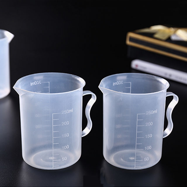PP Liquid Plastic Graduated Measuring Cups with Pitcher Handles 250ml 500ml (Pack of 6)