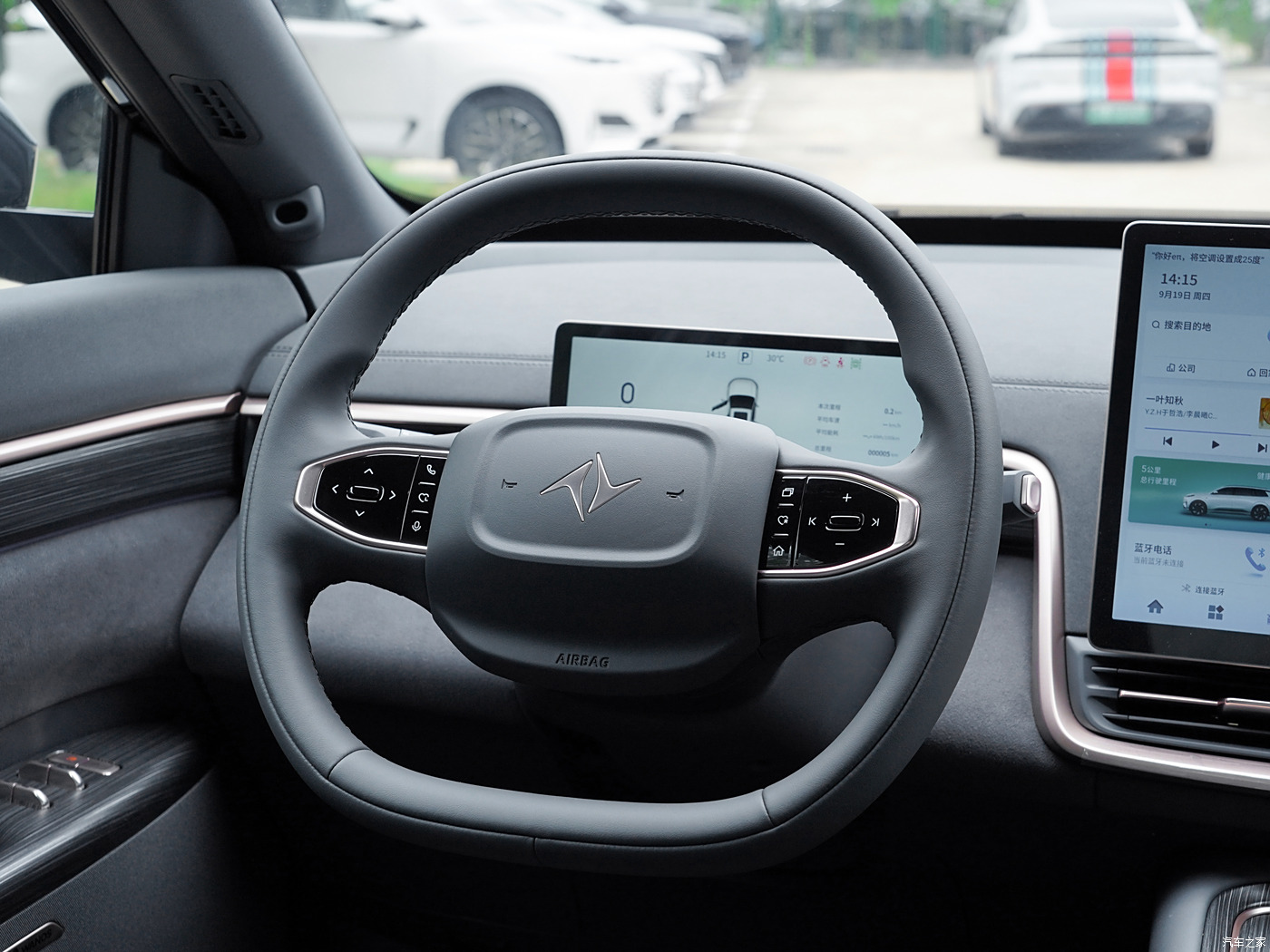 Fast Charge 0.47 Hours Dongfeng Yipai 008 636Max Pure Electric SUV for Chinese Market