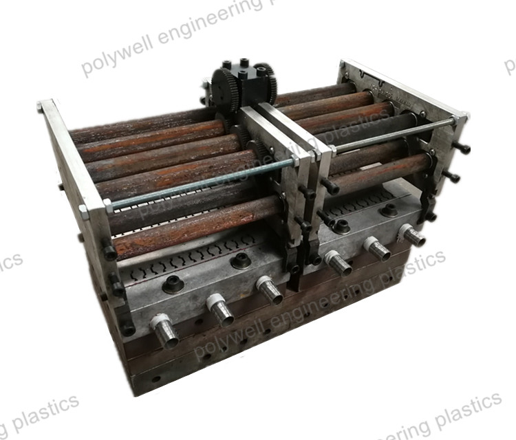 PA66GF25 Plastic Moulding Dies For Complex Steel Mold For Heat Insulation Strips Production Line