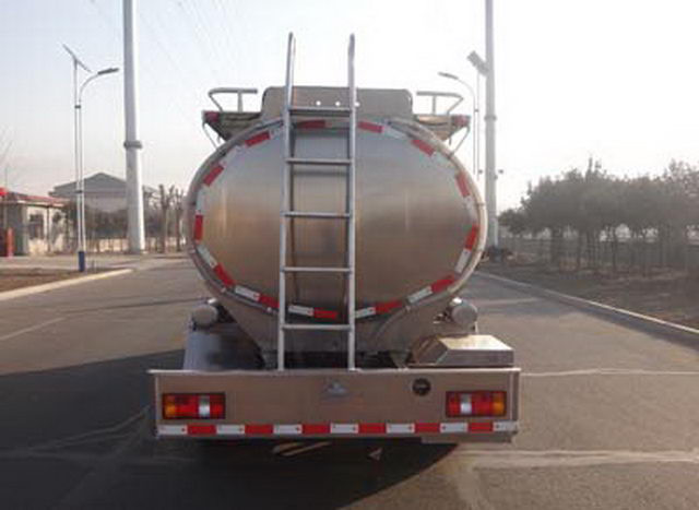 Double Seats 4x2 Fuel Tank Truck SINOTRUK HOWO 5m3 With Engine Chaochai And Cab 2080