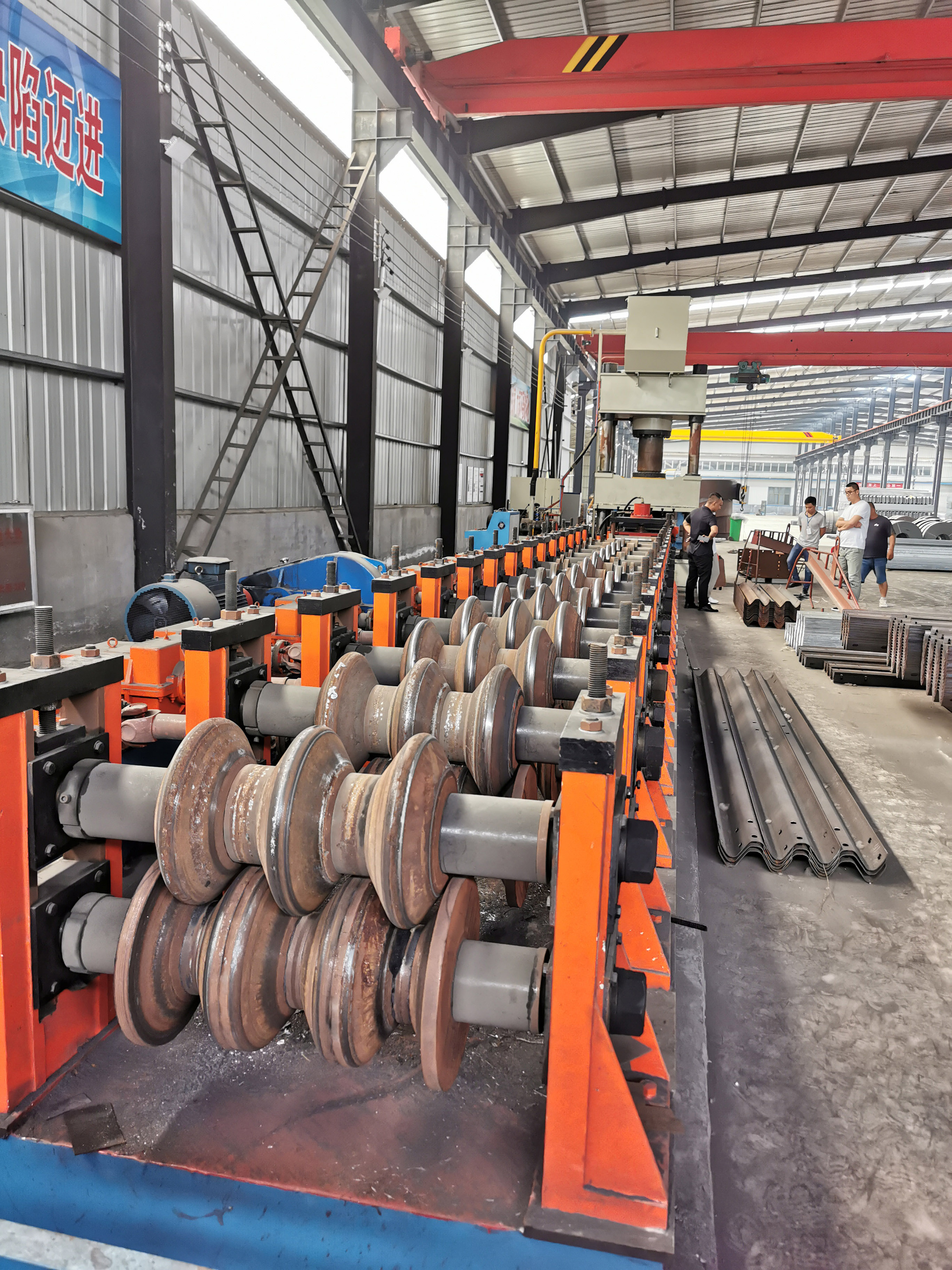 Highway Guardrail Foam Roller Fence with Q345 SJ345R Material in Customized Color