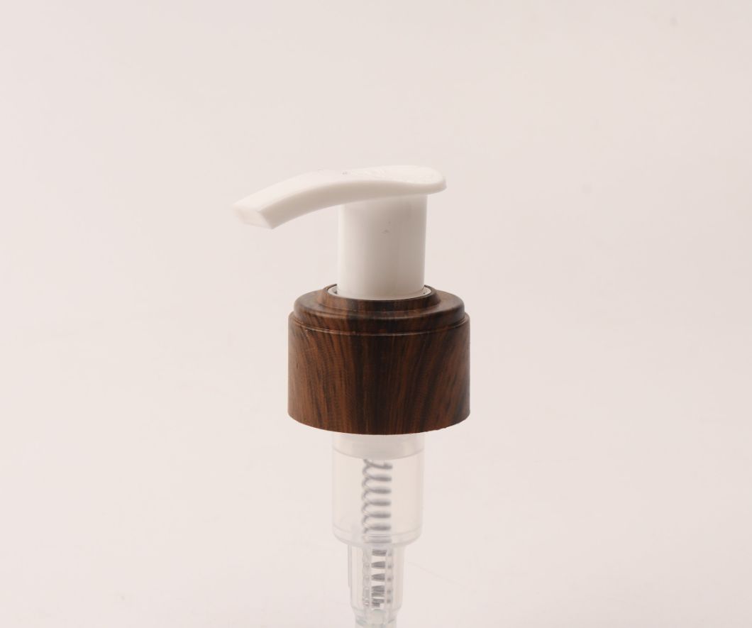 Stylish Cosmetic Packaging with Sleek Sprayer
