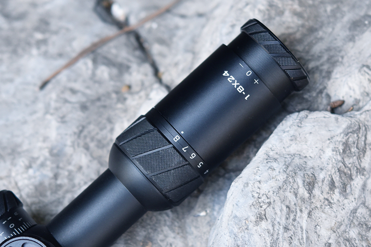Fashional Scope 1-8x24 Long Range Hunting Sight 640g Weight 1-8x Magnification