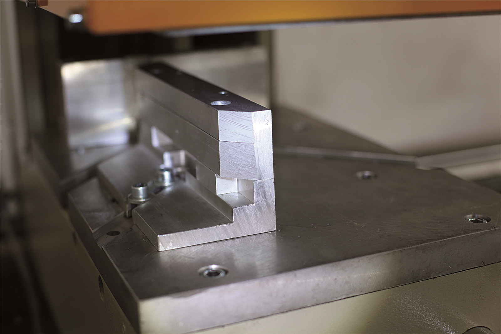 Automatic upvc window corner welding 2mm welding seam machine, precision window corner welding