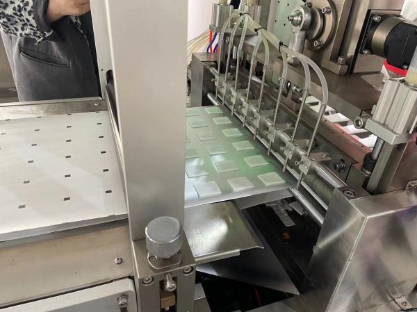 High Speed Medical Automatic Alcohol Cotton Swab Prep Pad Packaging Making