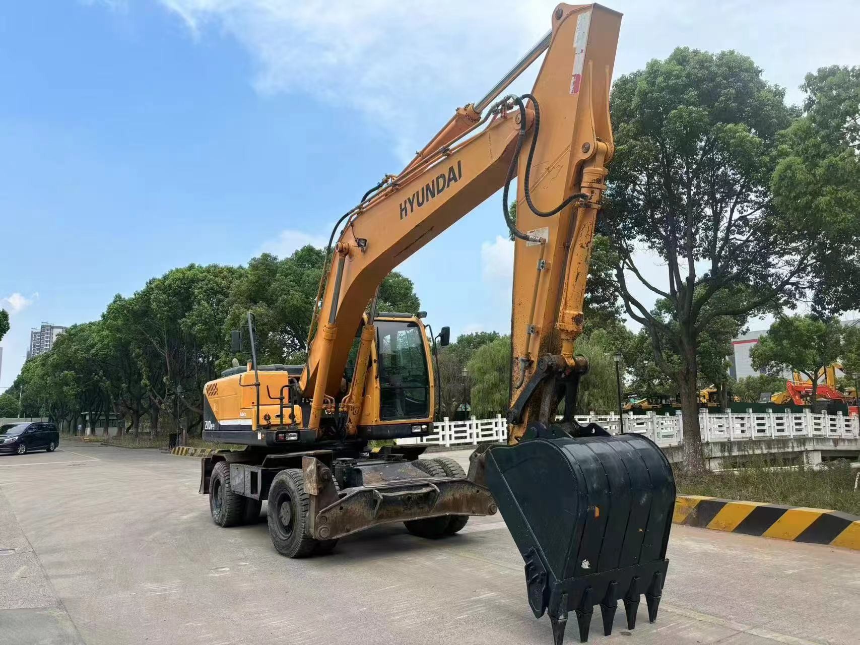 Hyundai Used Excavators For Sale Original Korea Hyundai 210w-9 On Wheel Excavators For Sale