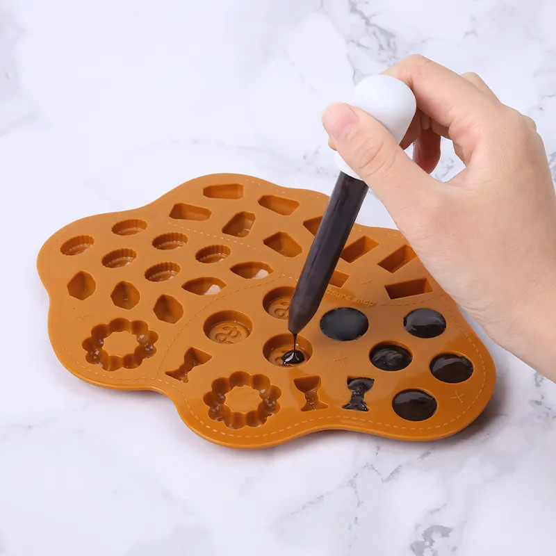 Harmless Oilproof Silicone Cooking Molds , Microwaveable Silicone Cake Tray