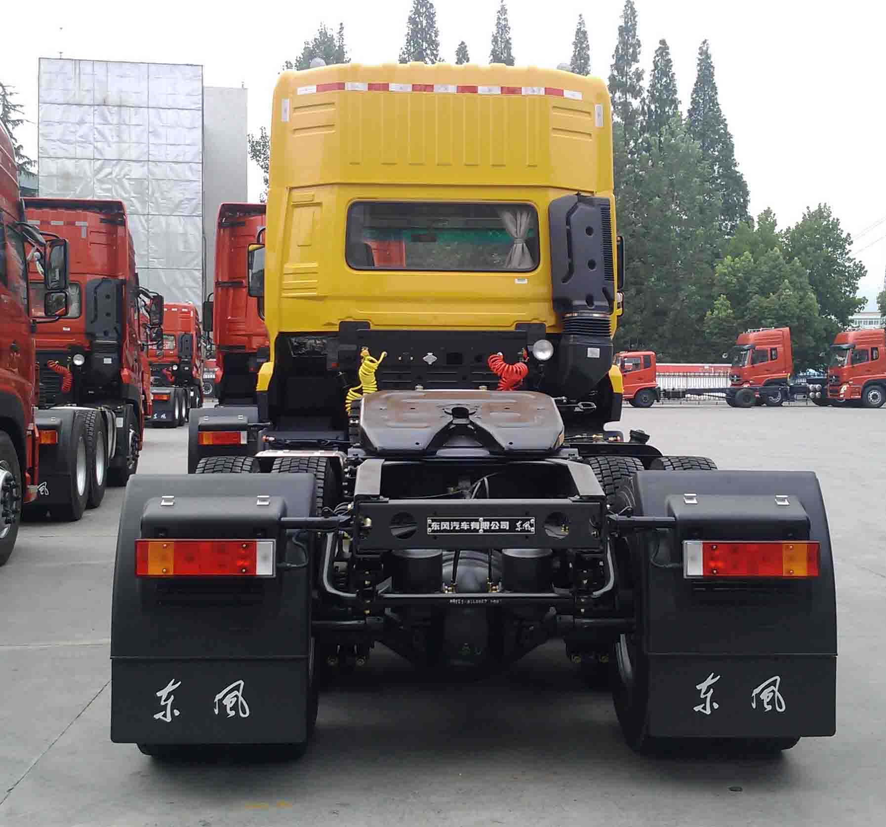 Dongfeng 6x4 High Roof Customized Tractor Truck for 10 Wheel Trailer Rear Camera 360°
