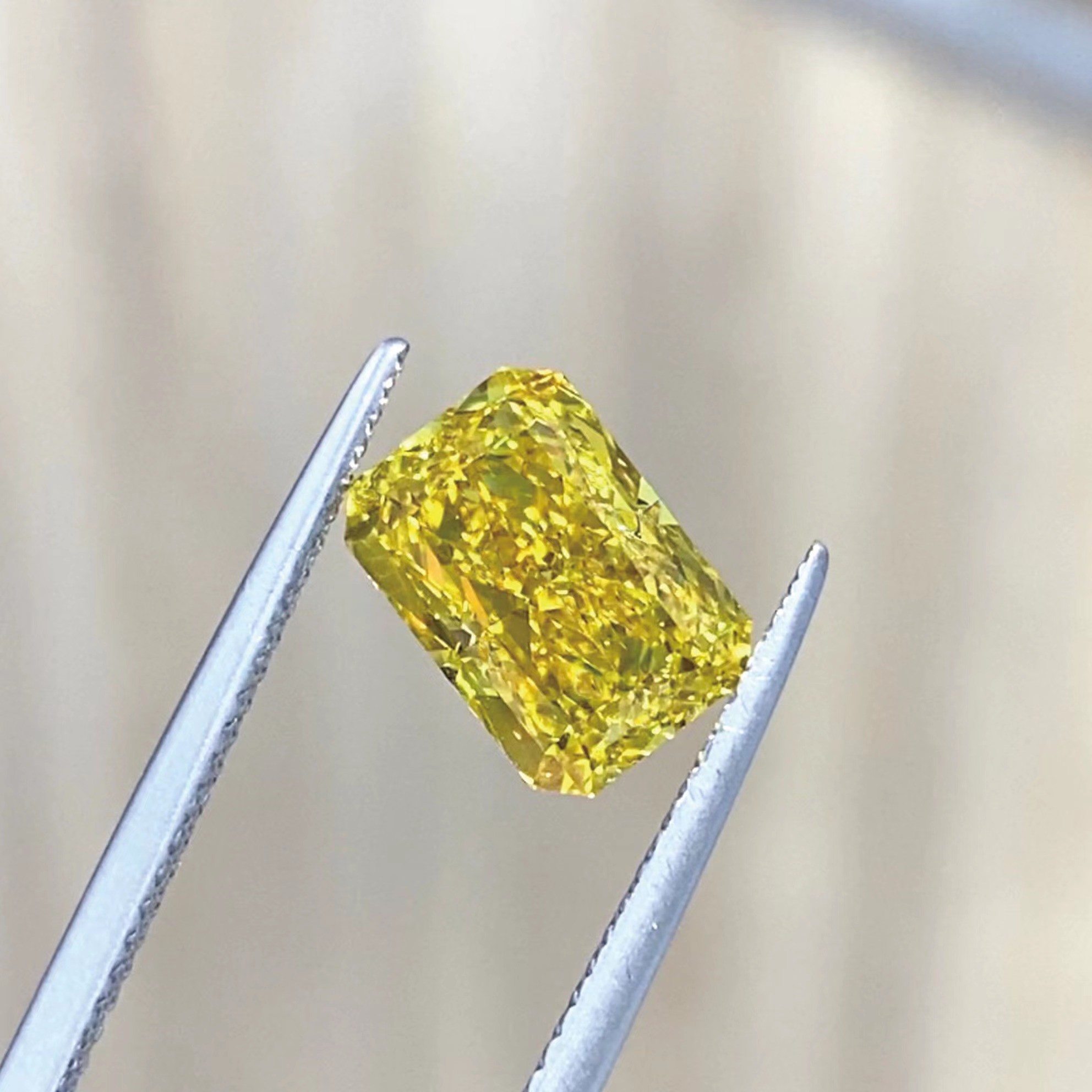 Radiant Lab Created Yellow Diamonds HPHT Grown 10 Mohs Fancy Vivid Yellow VVS2 0.52ct