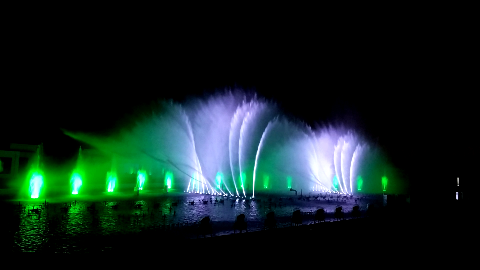 Large Lake Water Floating Fountain With Dancing Speakers Colorful Water Lamps