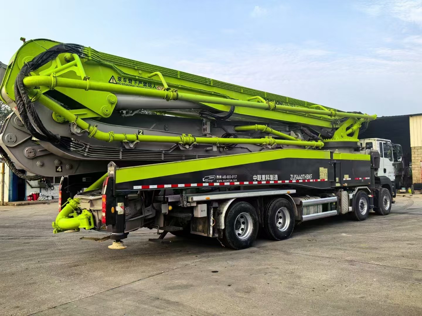 2020 ZLJ5440THBKF 63m Zoomlion 13804*2550*4000m National Six Sitrak Chassis White And Green Used Concrete Pump Truck