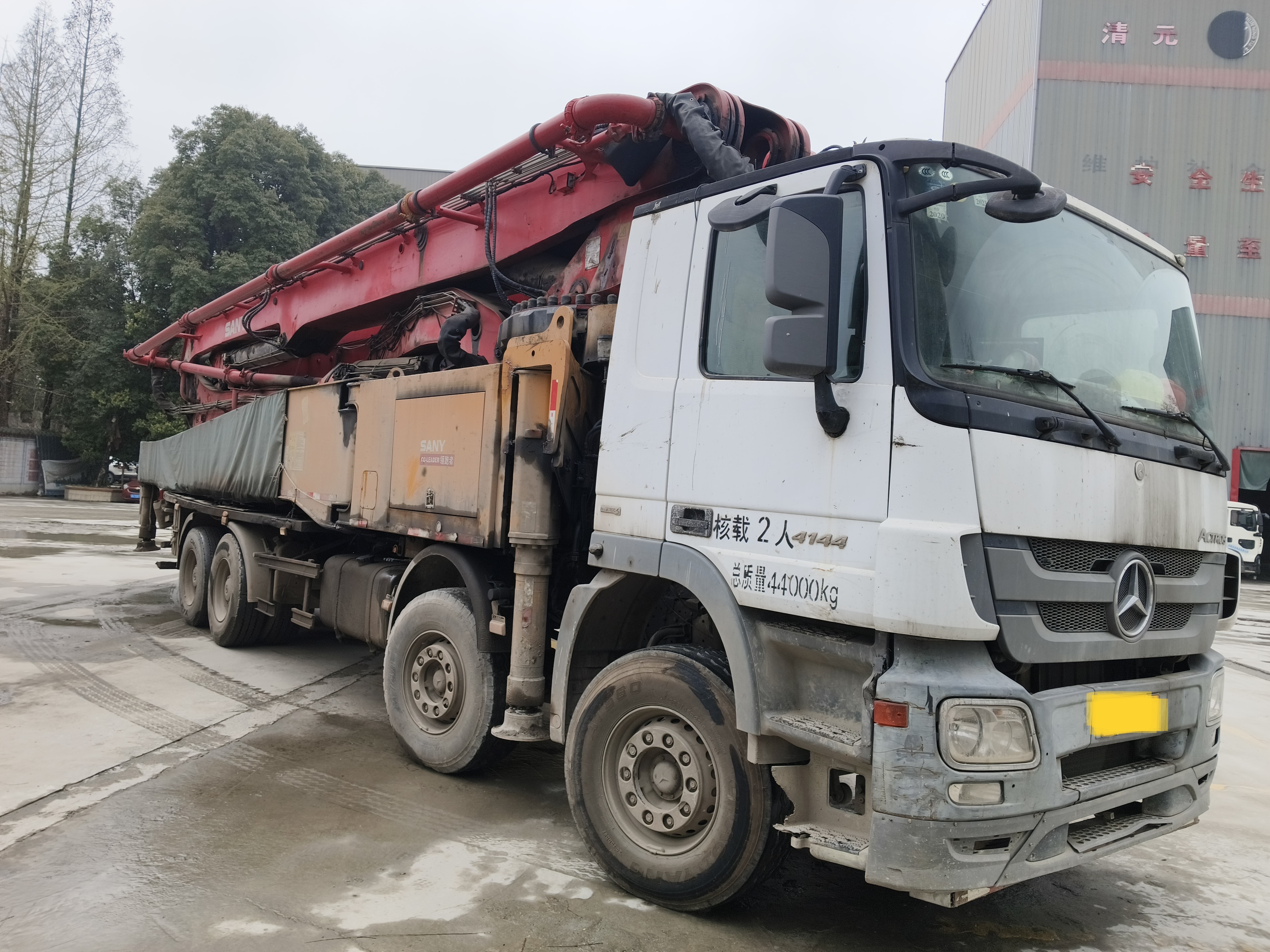 Red and Yellow SANY 56M Mobile Concrete Pump Total Weight 34600kgs for Stable Pumping by SANY