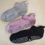 Fashionable Yoga Grip Socks / Pilates Reformer Socks Snagging Resistance For