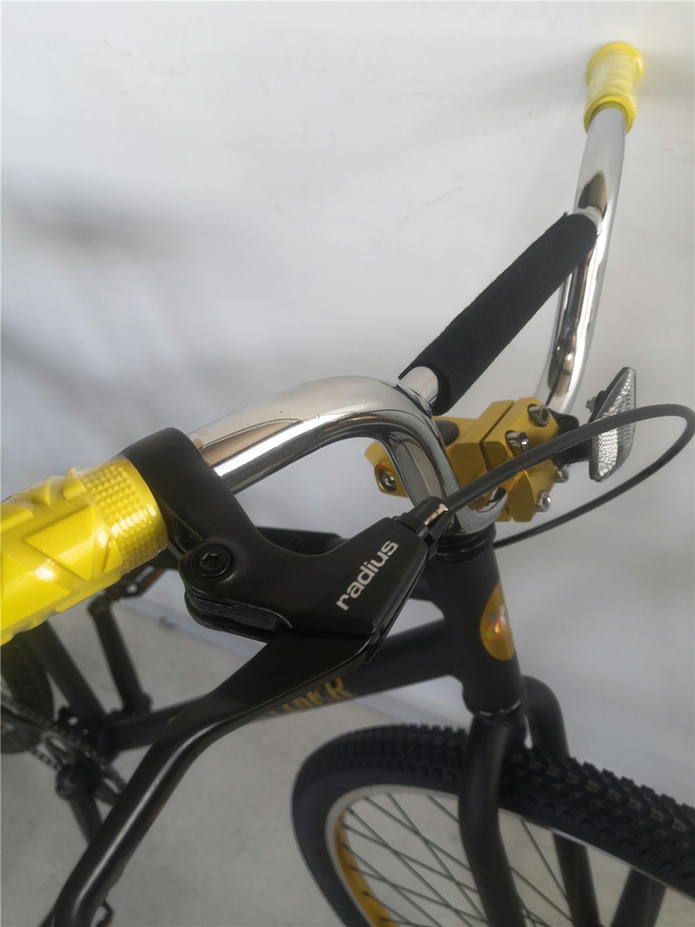 29" Freestyle BMX Bike for Adult Men Featuring Fork Suspension and Quando Hub