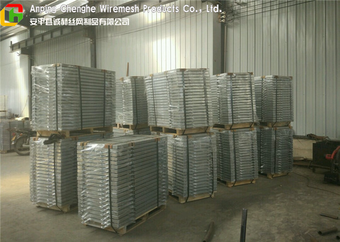 Durable Loading Docks Heavy Duty Steel Grating 8mm X 8mm Cross Bar Size