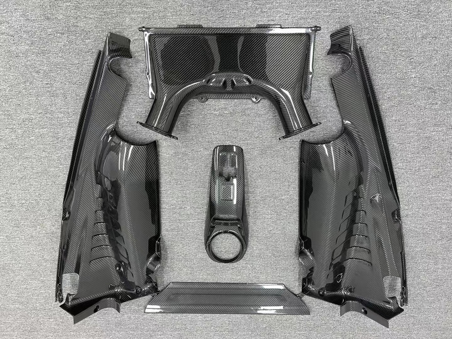 488 Ferrari Body Kit Dry Carbon Fiber Engine Shield OEM Carbon Fiber Oil Cap