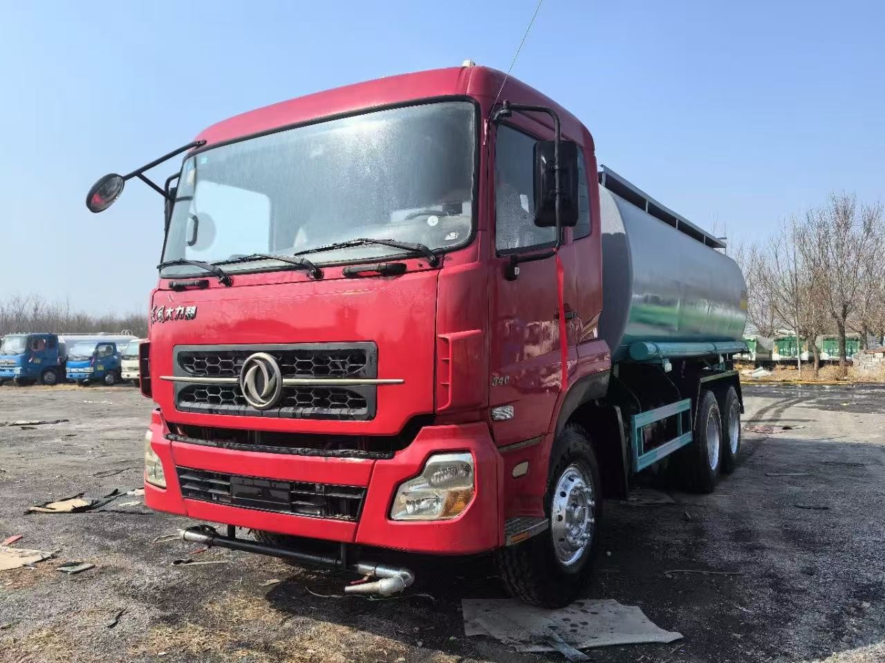 FAW Tank Watering Truck Dongfeng Sinotruk HOWO Shacman Road Sprinkler Sanitation Vehicle 20000/30000L 6X4 Heavy Duty Milk Tanker Drinking Water Truck