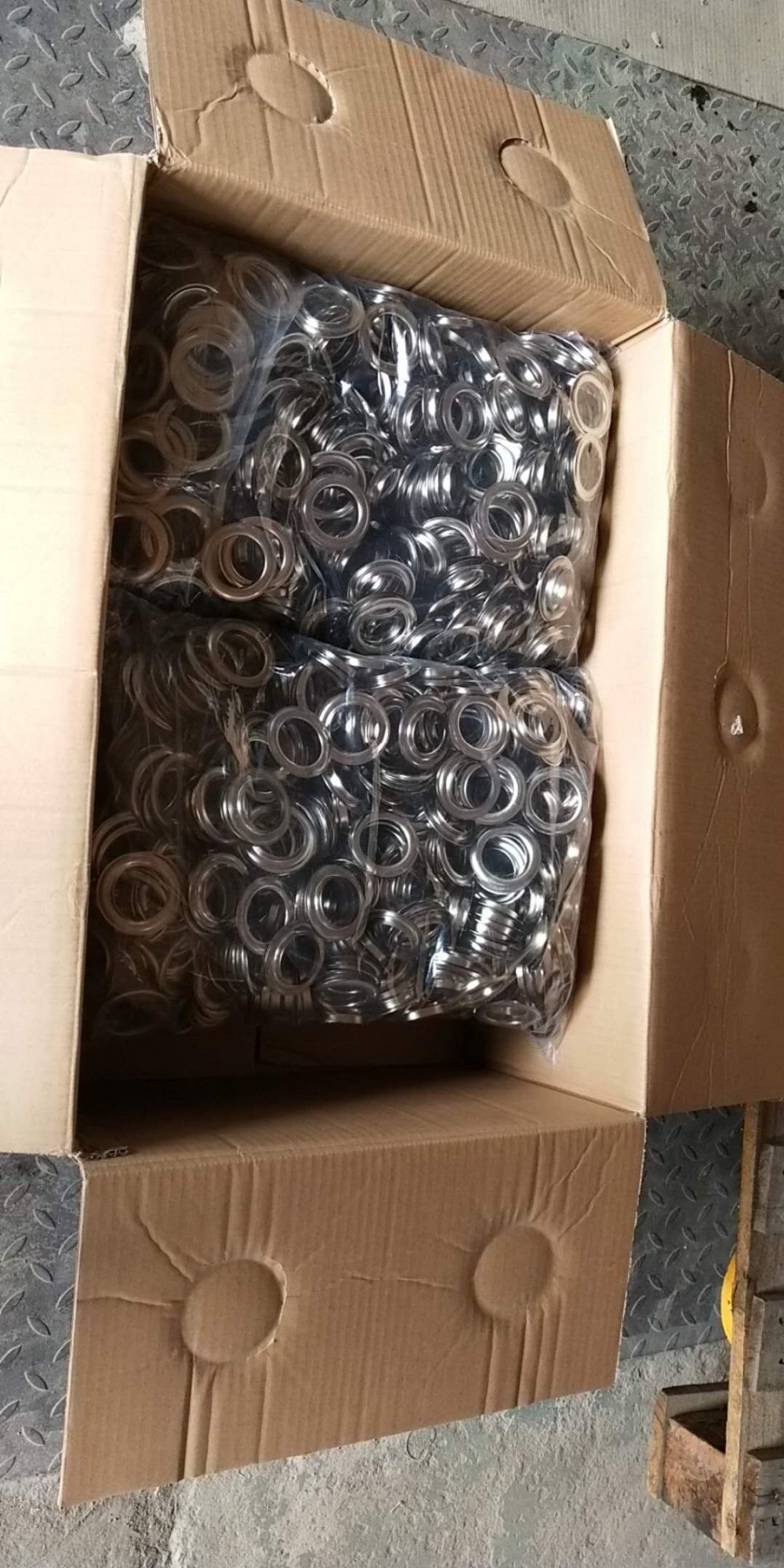 Manufacturer's direct sale 40mm curtain metal eyelet rings curtain tape eyelets