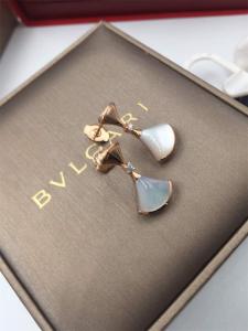 Quality DIVAS'DREAM earrings in 18 kt white gold with mother of pearl and diamonds wholesale