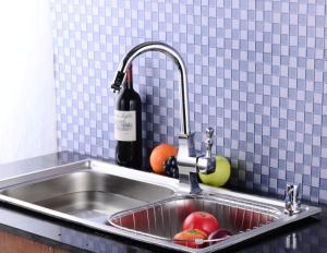Quality Chrome plated streamline sleek design faucets kitchen fittings water taps wholesale