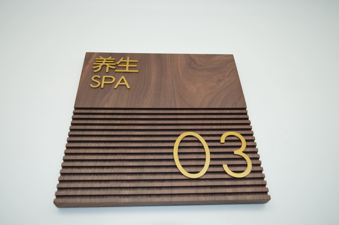 254*254mm Custom Directional Arrow Signs For Airport / Stations