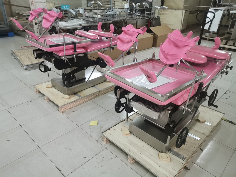 Medical Manual Portable Gynecological Exam Table Delivery Bed With Mattress