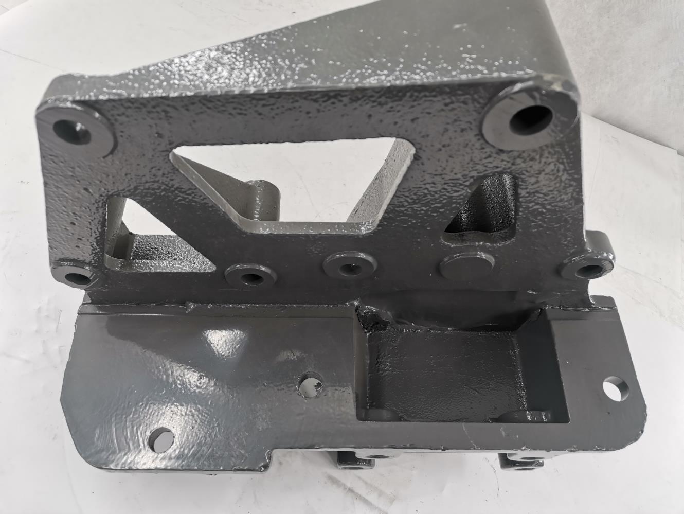 SINOTRUK Howo 8*4 Truck Axle Front Bracket Right Spring Bracket with ISO9001 Certification