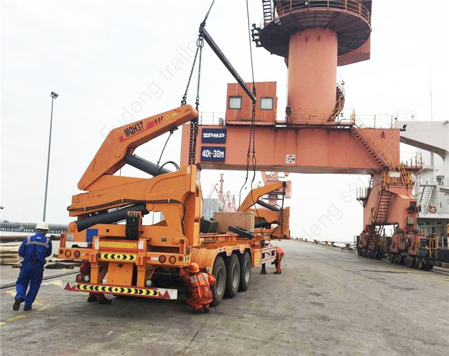 40 Foot Side Loader Truck Trailer , Self Lift Trailer Separate Diesel Engine Available