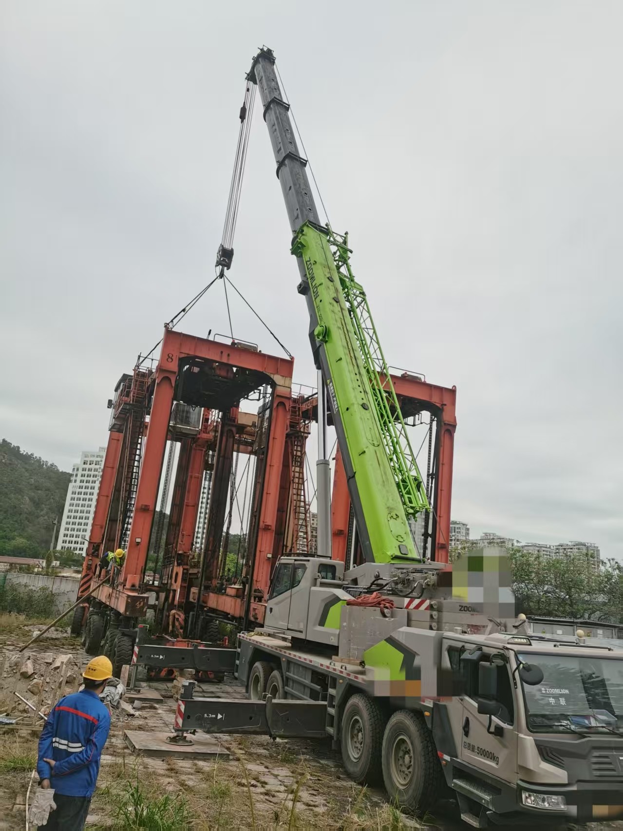 80ton Lifting Capacity Folding Boom Truck Crane Trucks Mobile Crane ZTC800H7 with 65.5m Maximum Lifting Height at Official