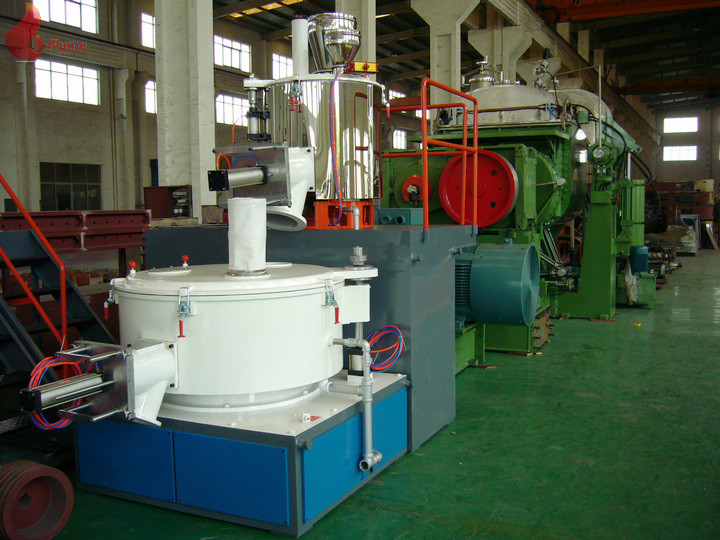 Self - Friction Vertical high speed dispersion mixer Electric heating For Plastics Mixing